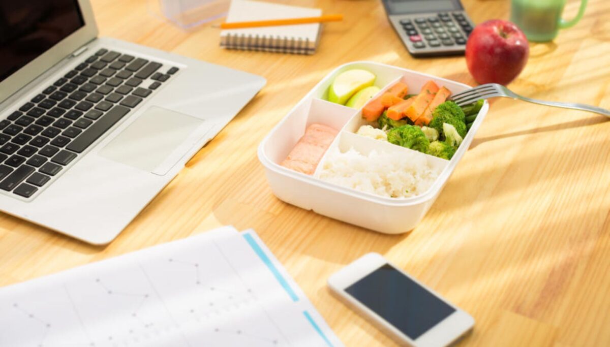 Cara Mengatur Jadwal Makan Agar Tetap Produktif di Kantor